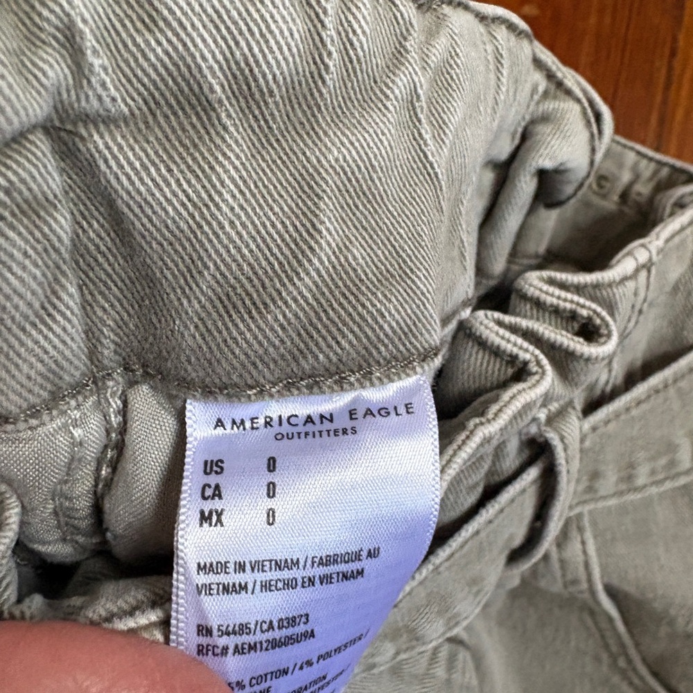American Eagle Outfitters High-Waist Paperbag Shorts in Light Gray - Picture 3 of 4